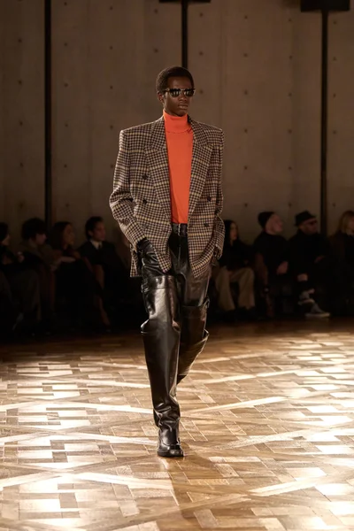 Look 18